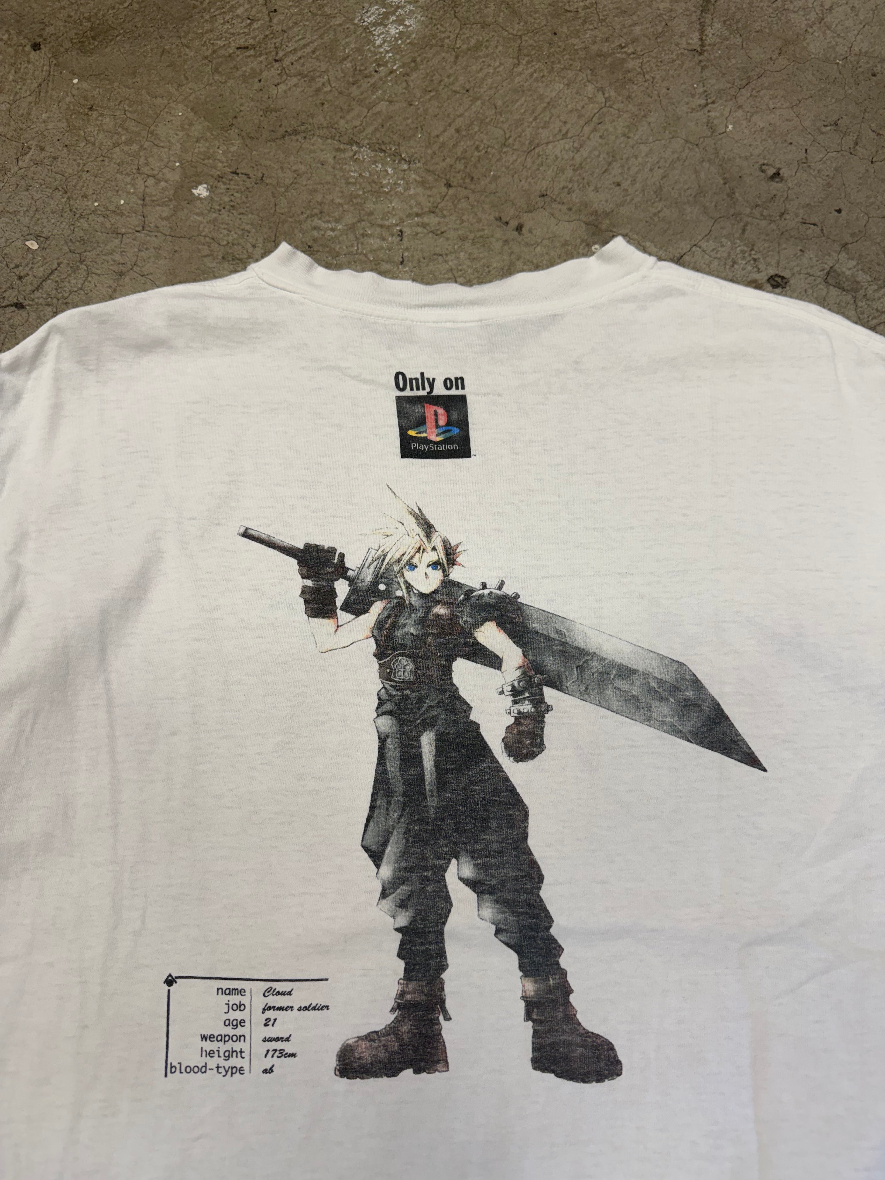 Vintage 90s PS1 Final Fantasy VII Cloud Tshirt Size XL